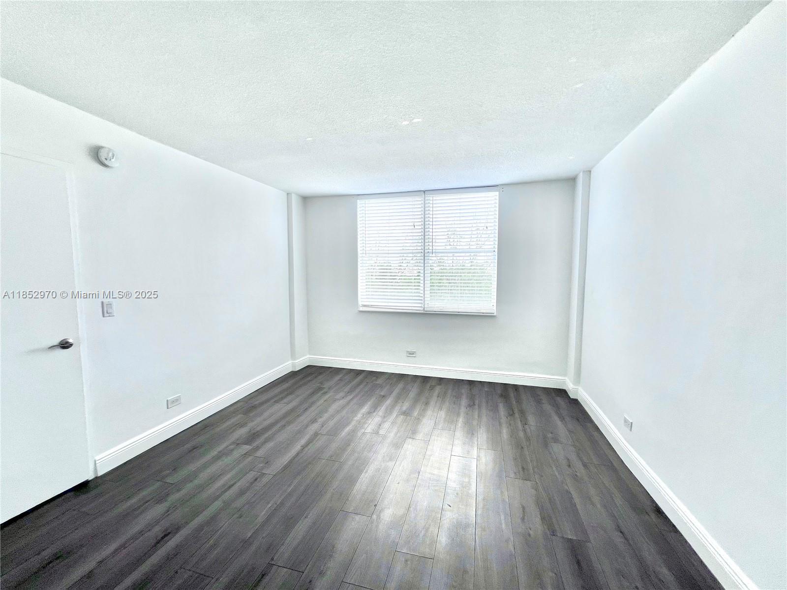 White House Condo - Residential