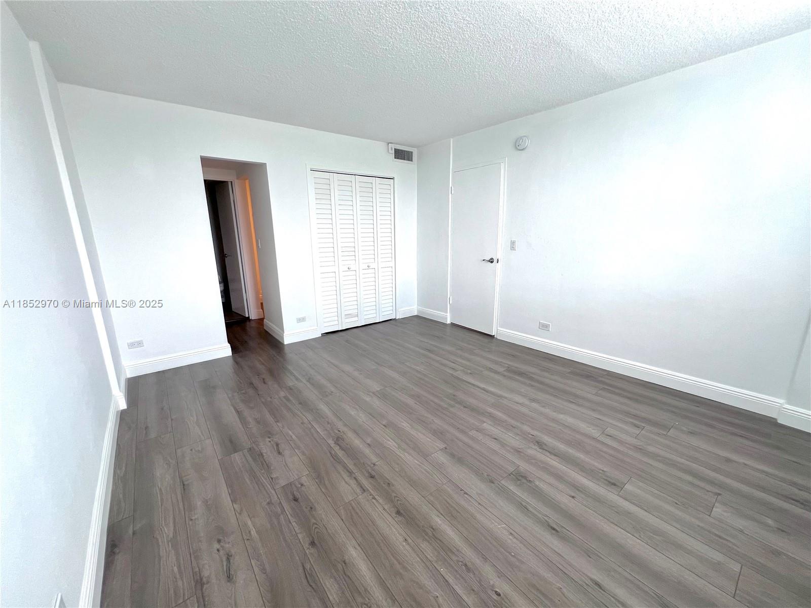 White House Condo - Residential
