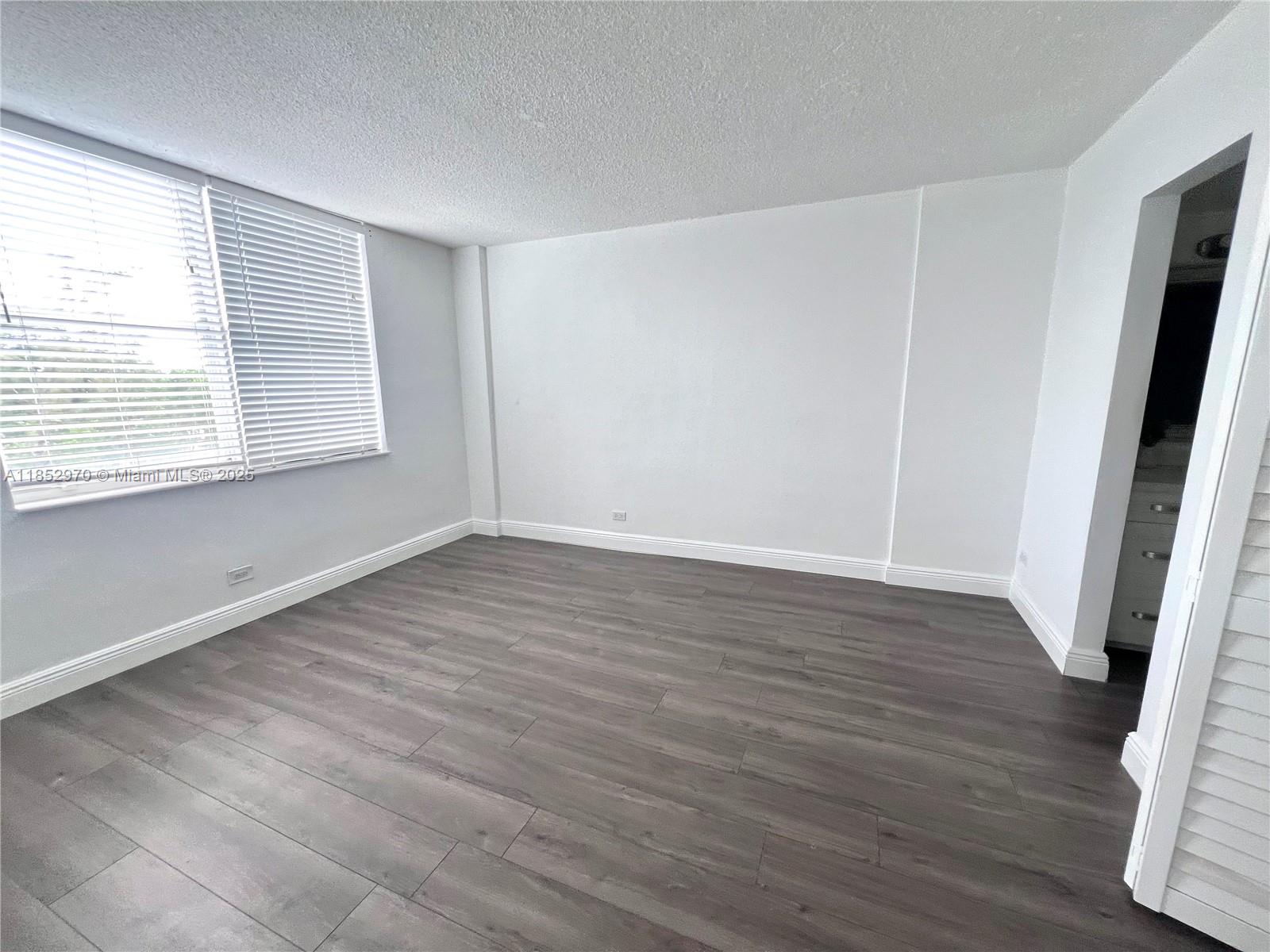 White House Condo - Residential
