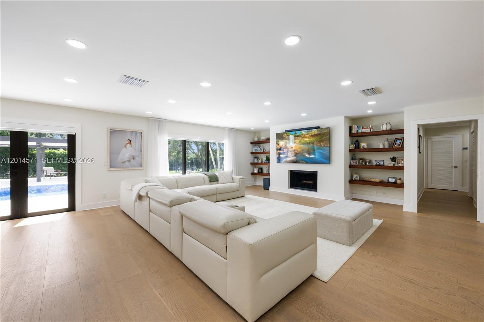 IVANHOE ESTATES - Residential