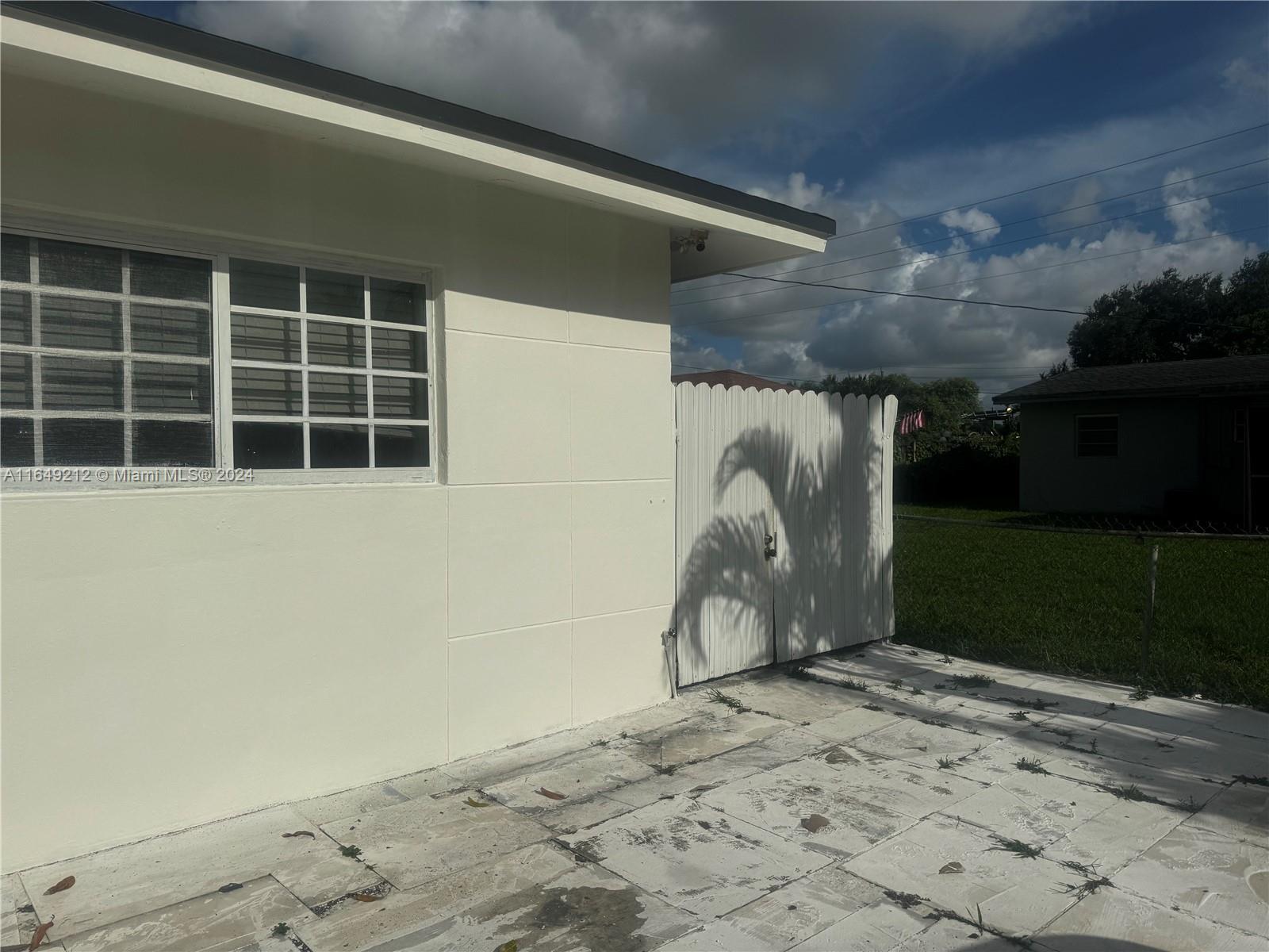 CAROL CITY CORR PL OF - Residential