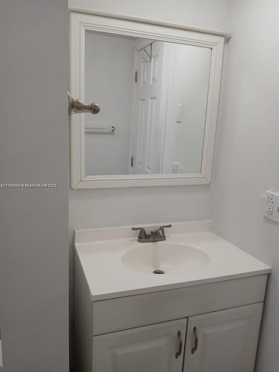 LSOLEI AT HALLANDALE BEAC - Residential Lease