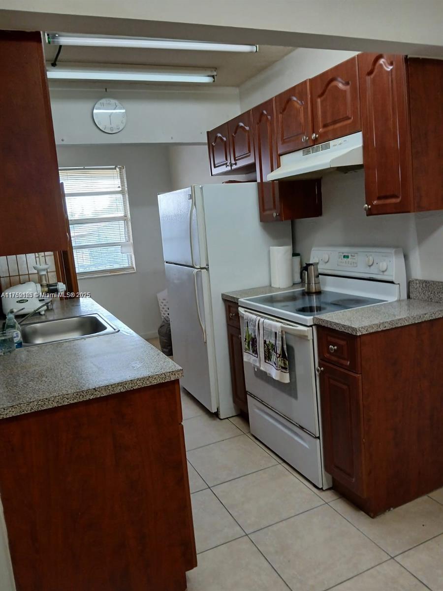 LSOLEI AT HALLANDALE BEAC - Residential Lease
