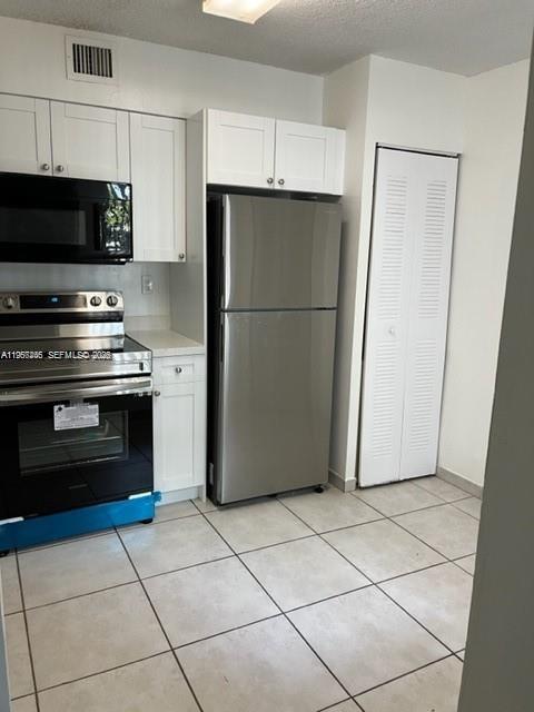 Spacious condo 2 bed/2bath in a gated community on the First Floor. Brand-new kitchen cabinets with quartz tops brand-new stainless-Steel Refrigerator and Range-E. Both Bathrooms are completely renovated. Tile and laminate wood floors. Great Location at Kendall. Near Turnpike and Major Expressways, best restaurants and shopping centers. Minimum Credit Score of 650.