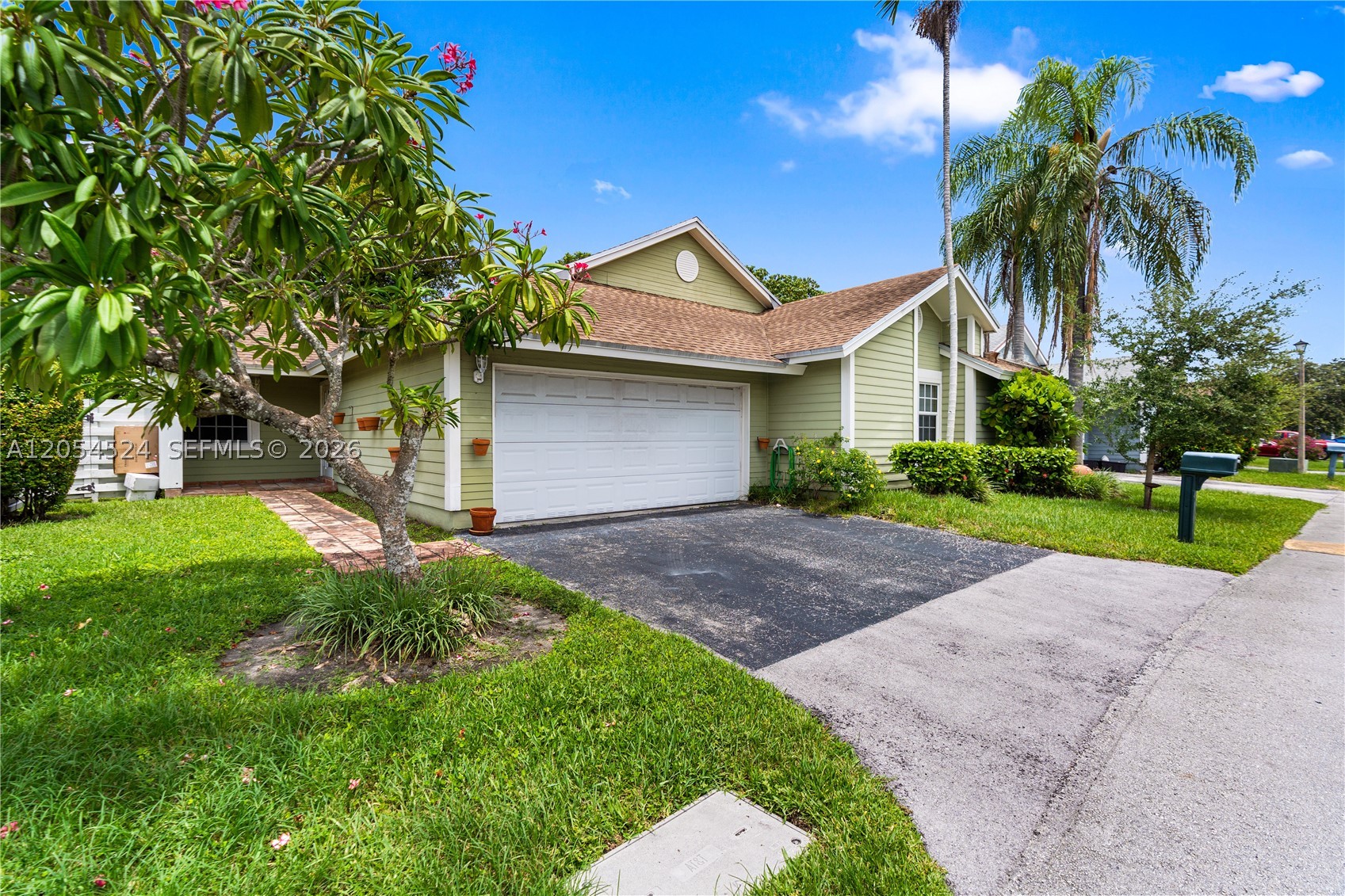 ROYAL GLEN - Residential