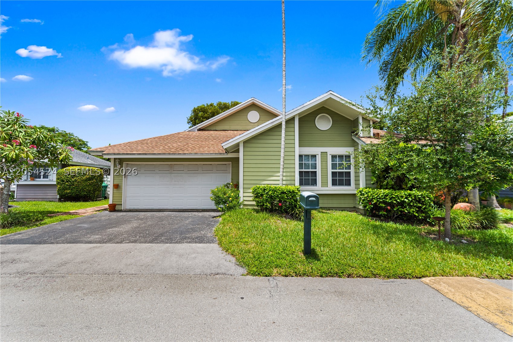 ROYAL GLEN - Residential