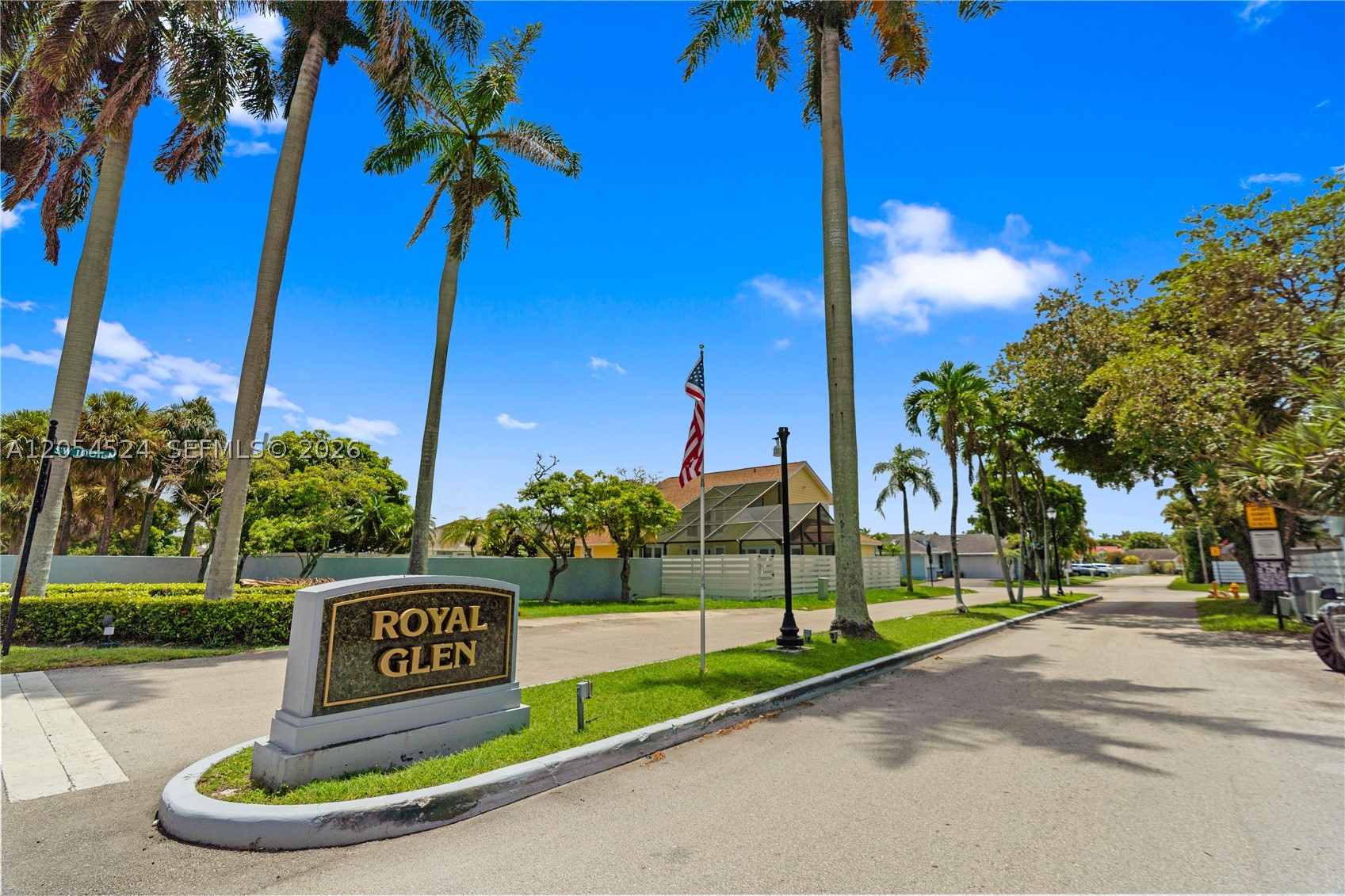 ROYAL GLEN - Residential