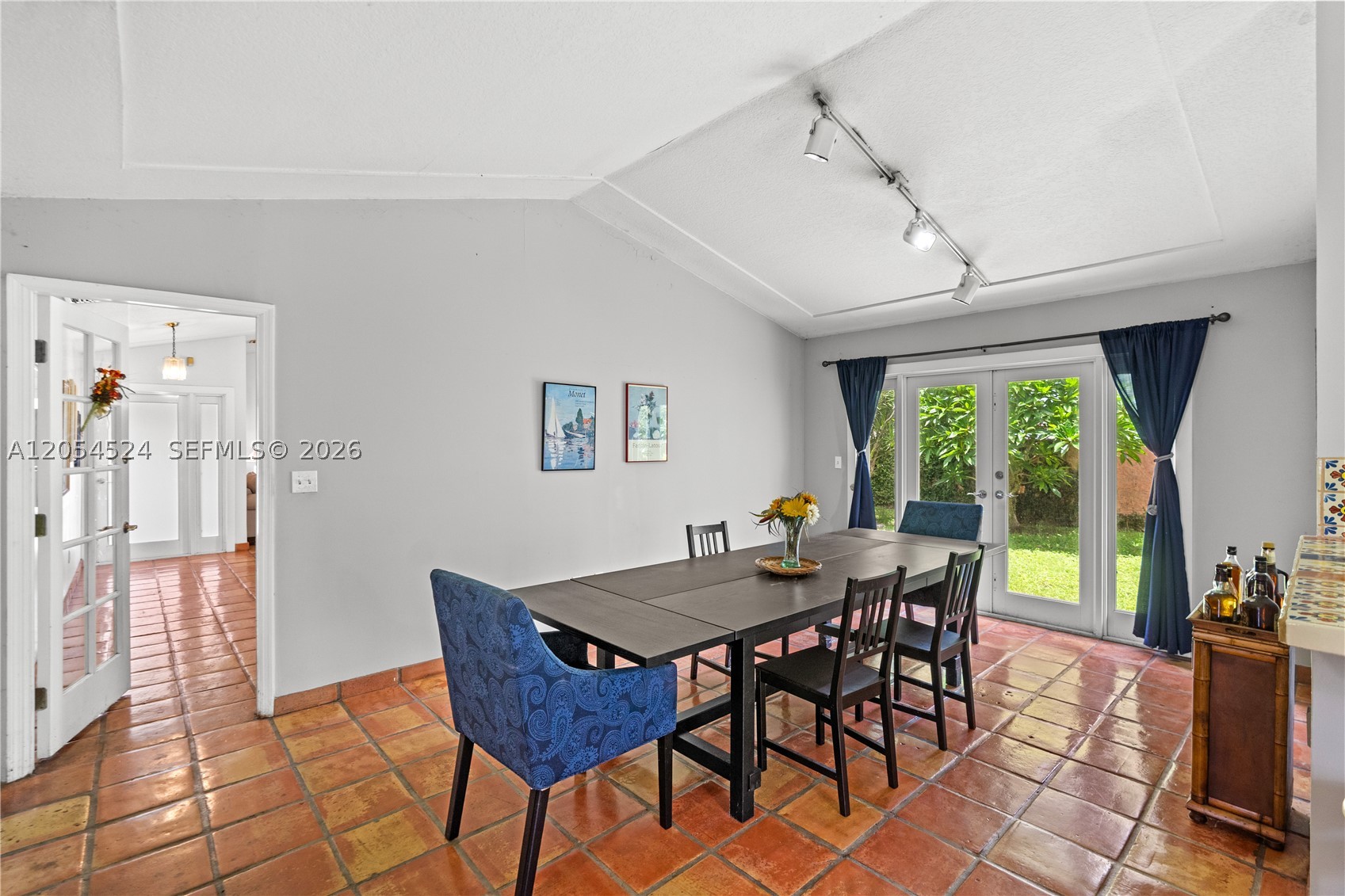 ROYAL GLEN - Residential