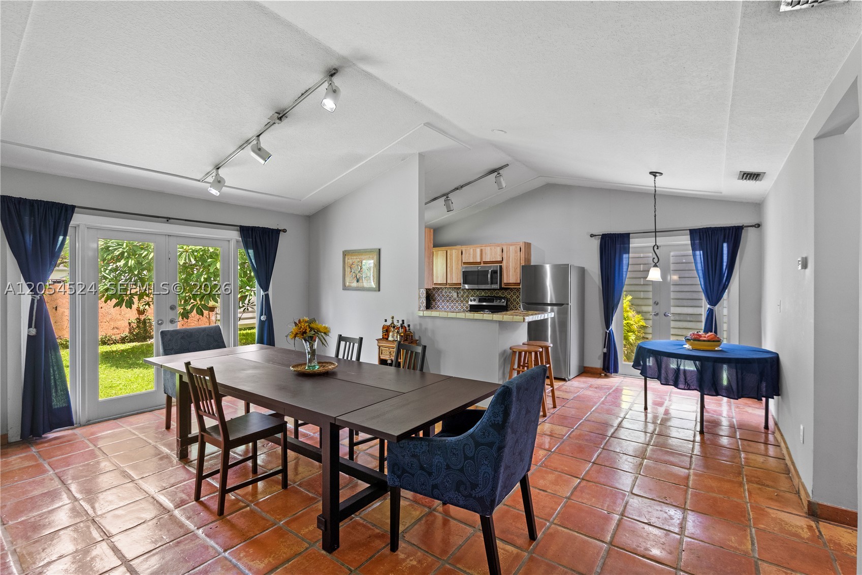 ROYAL GLEN - Residential