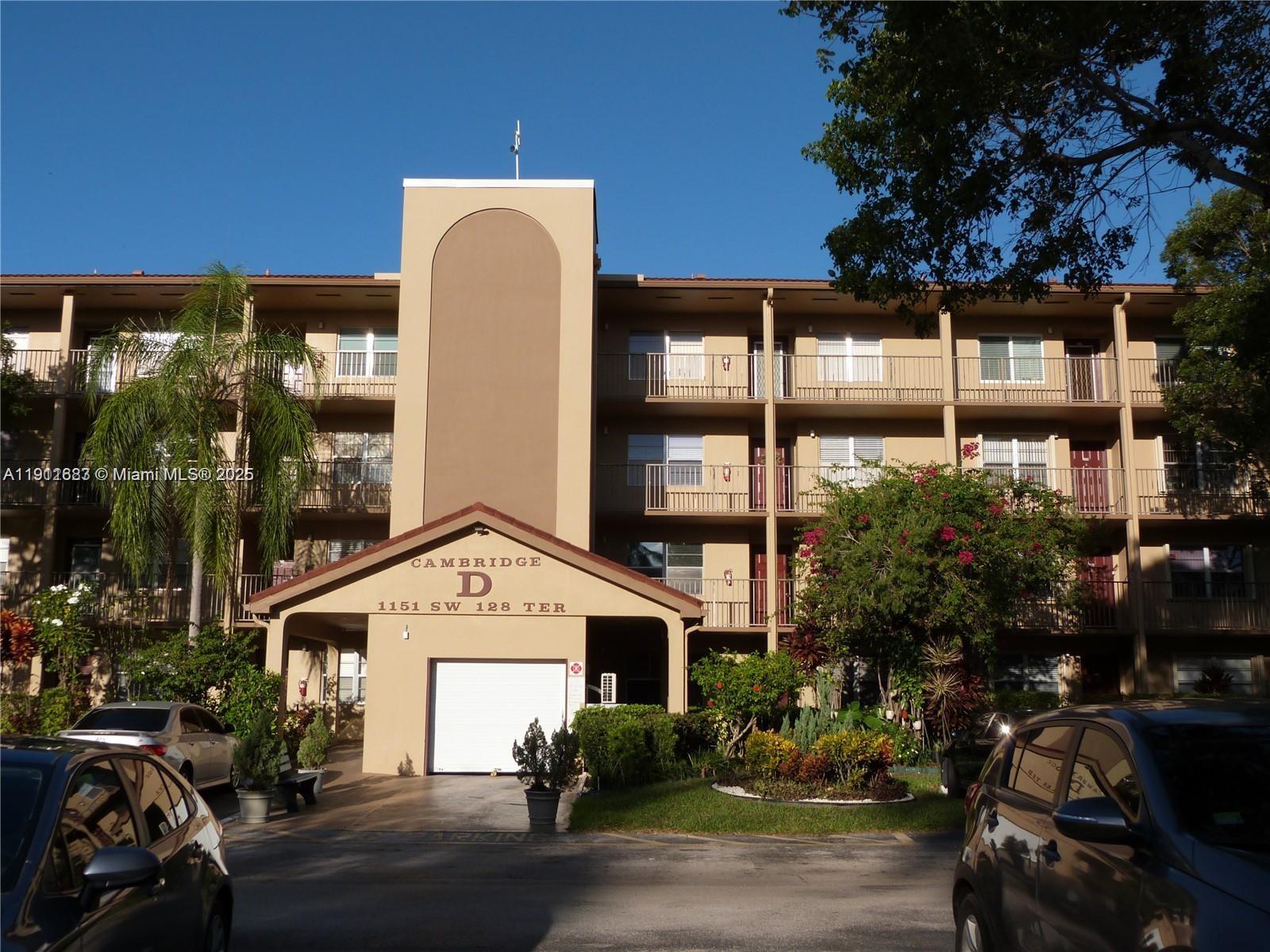 CAMBRIDGE AT CENTURY VILL - Residential