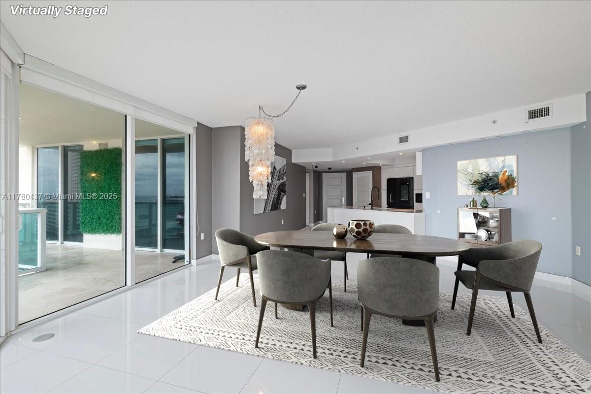 ST TROPEZ ON THE BAY II - Residential