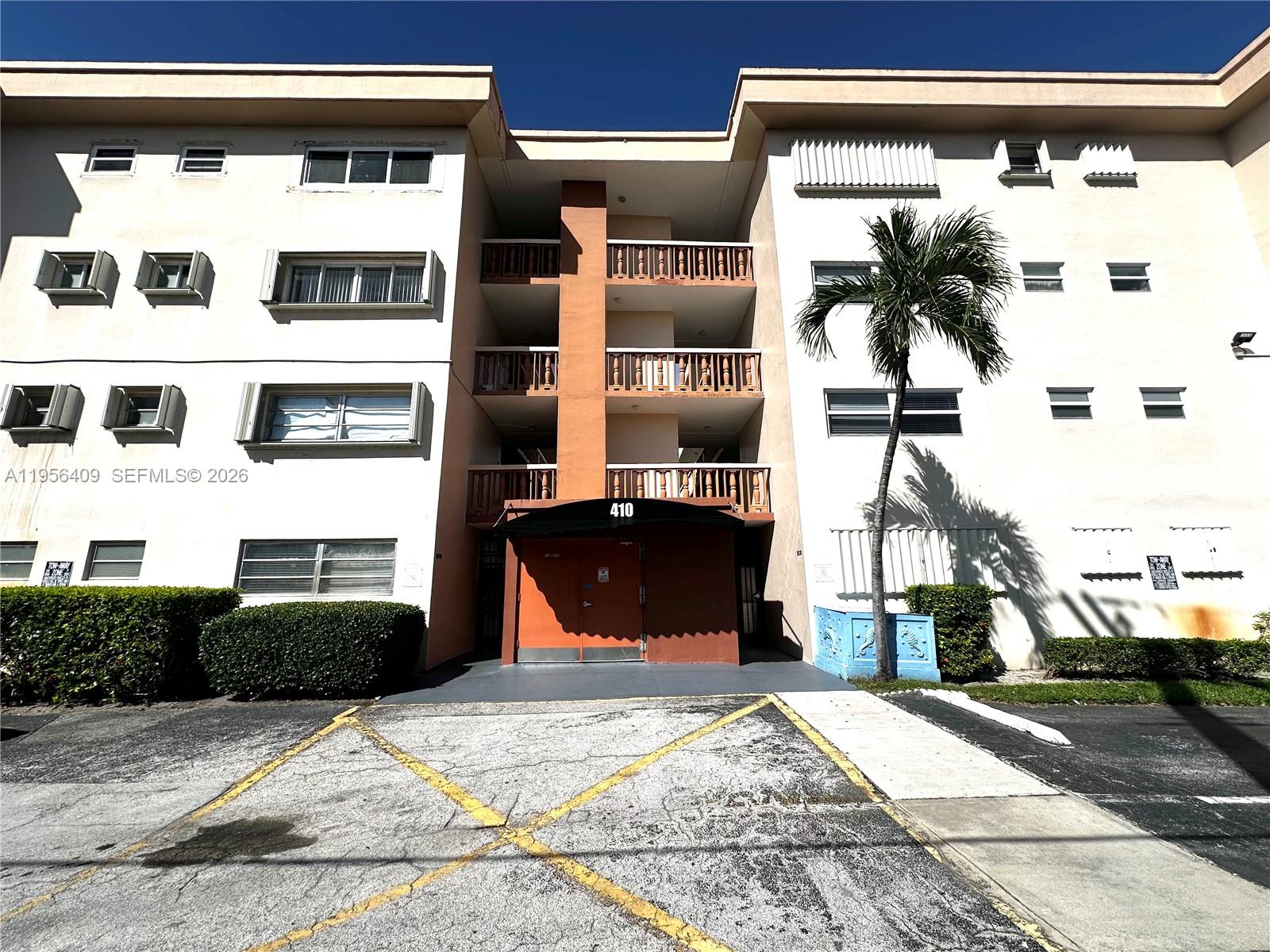 FOURTH GULFSTREAM GARDEN - Residential