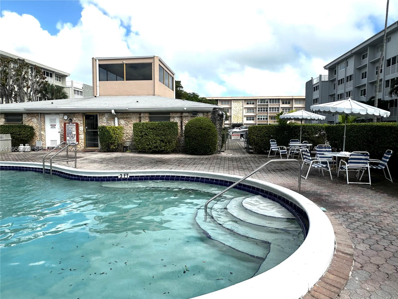 FOURTH GULFSTREAM GARDEN - Residential