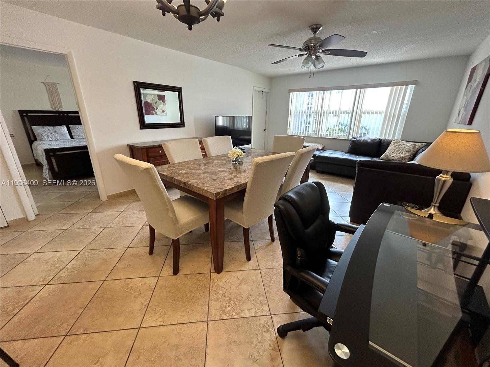 FOURTH GULFSTREAM GARDEN - Residential