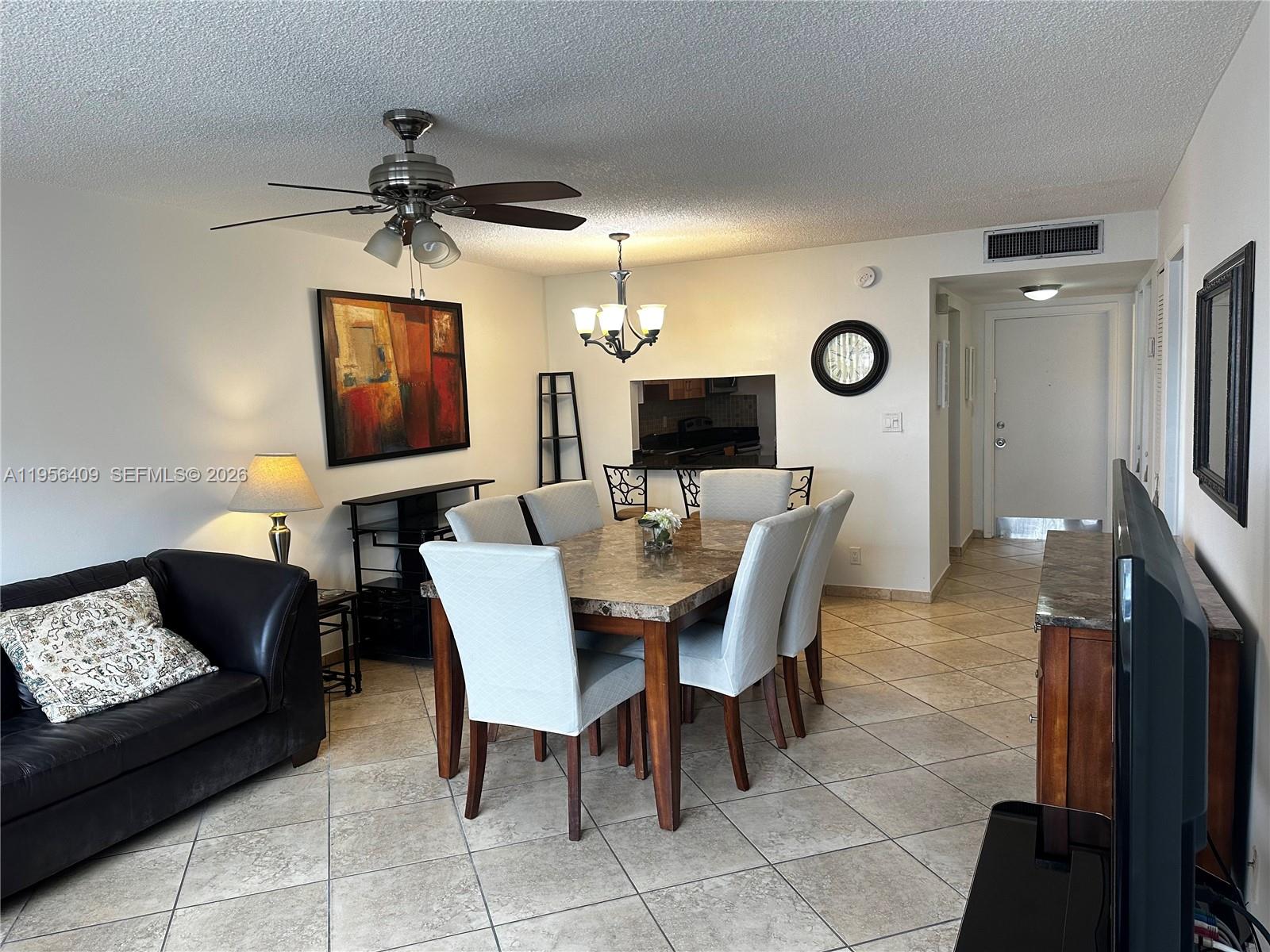 FOURTH GULFSTREAM GARDEN - Residential