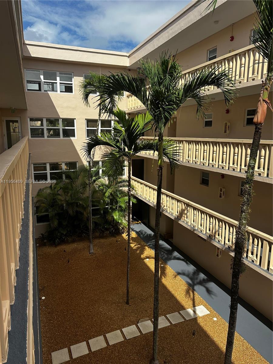 FOURTH GULFSTREAM GARDEN - Residential