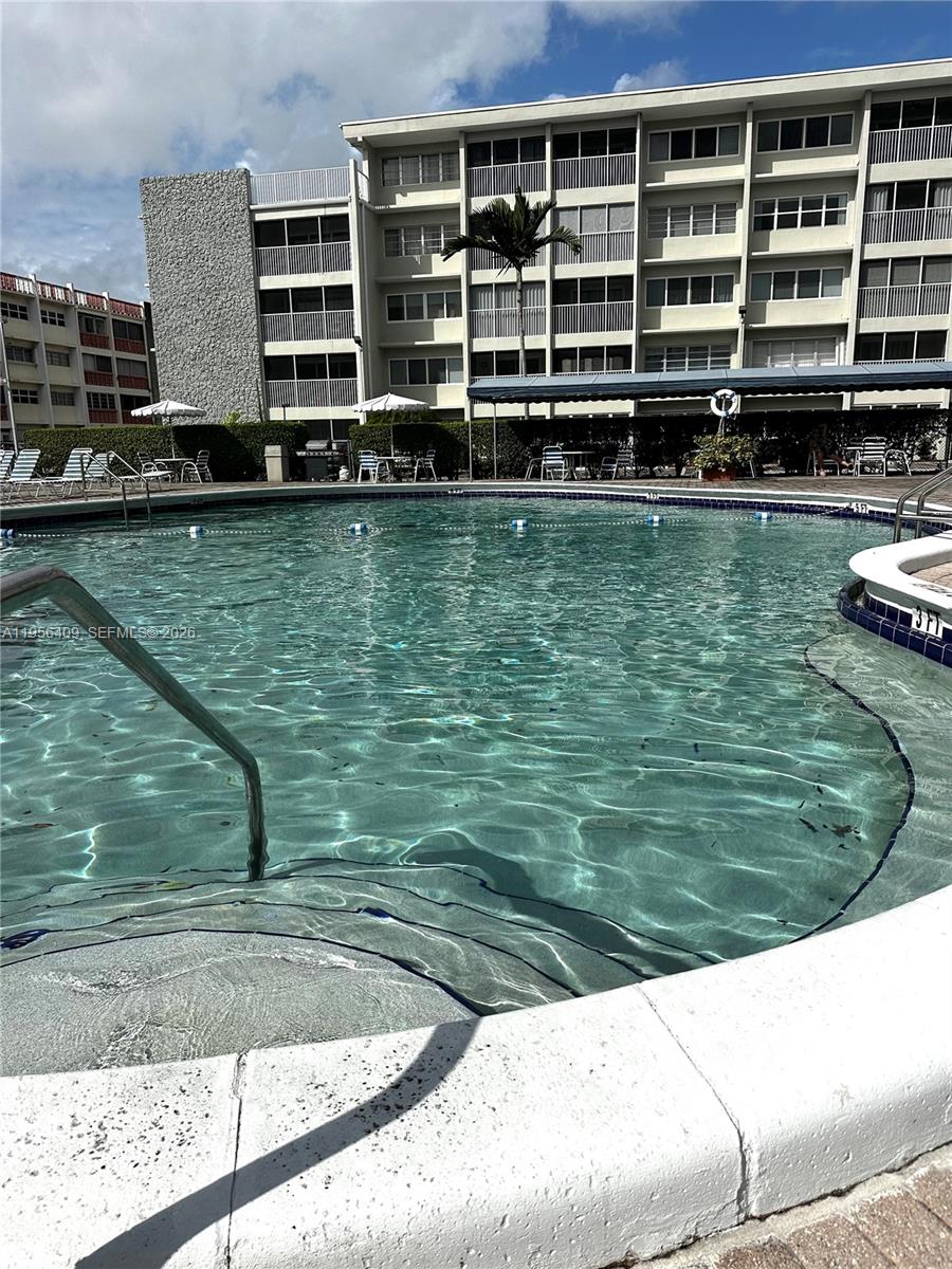 FOURTH GULFSTREAM GARDEN - Residential