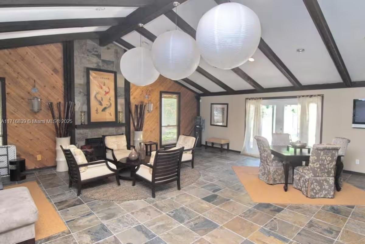 STONE CREEK POINTE A CONDO - Residential