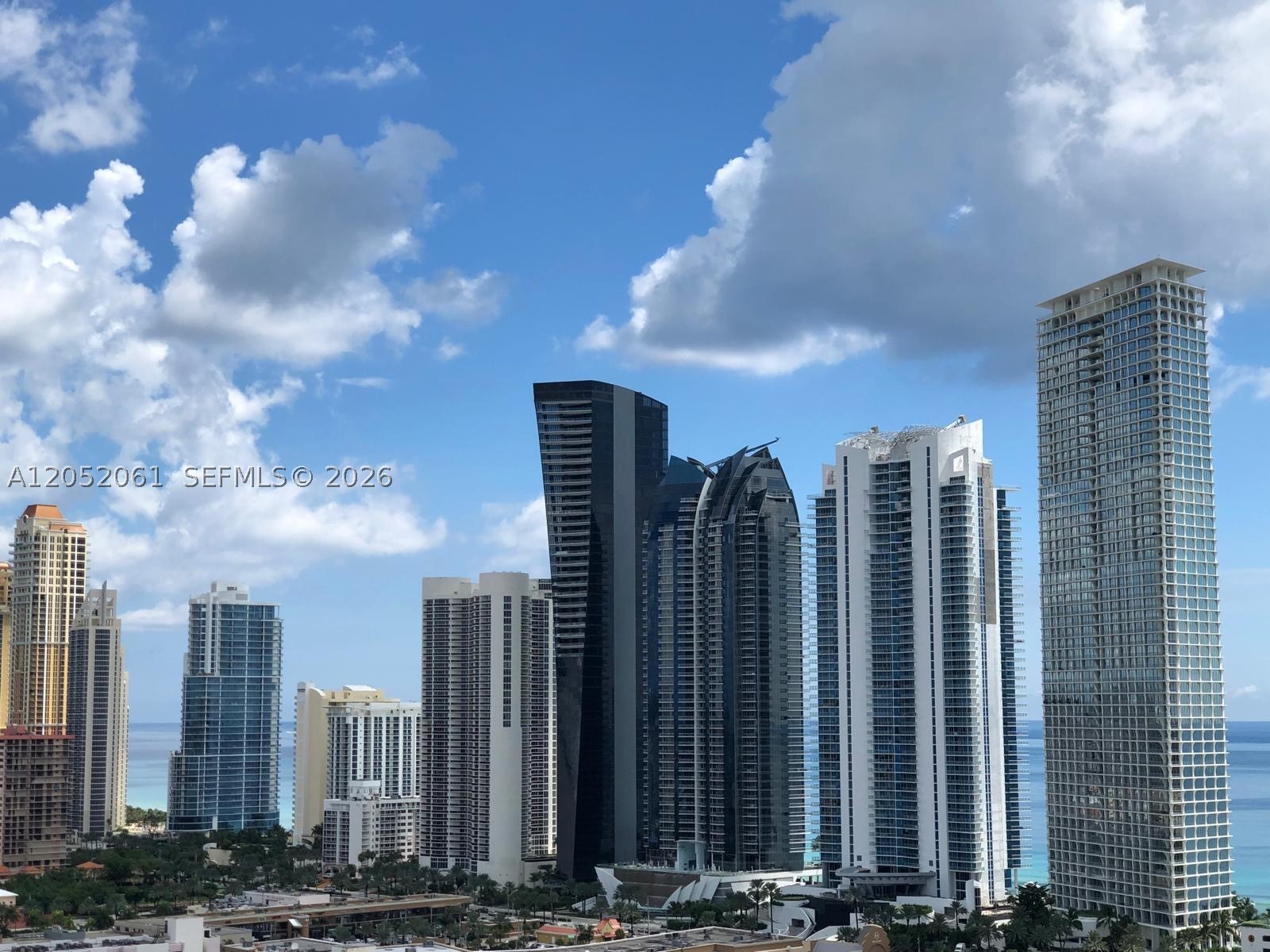 PARQUE TOWERS CONDO - Residential