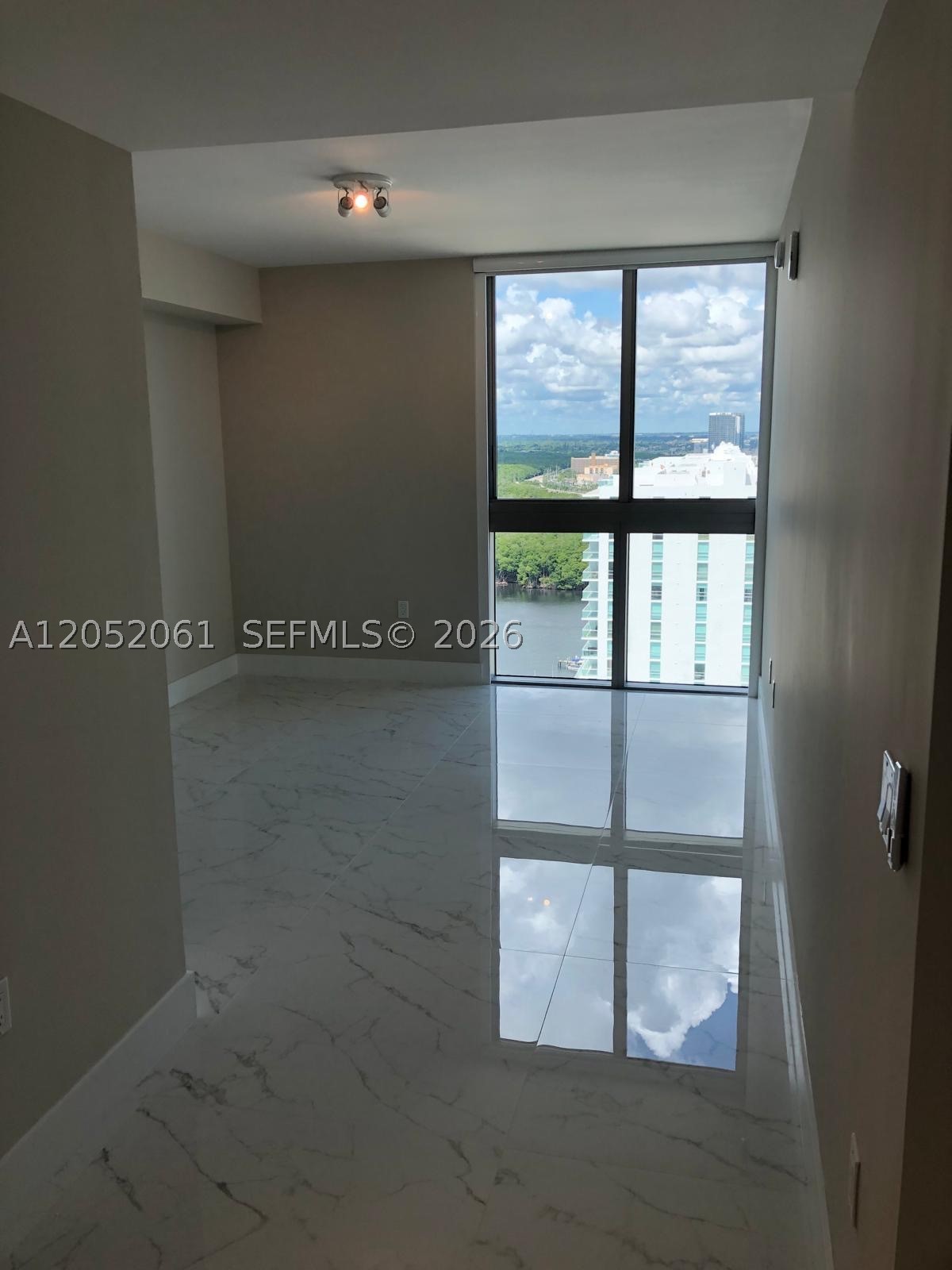 PARQUE TOWERS CONDO - Residential
