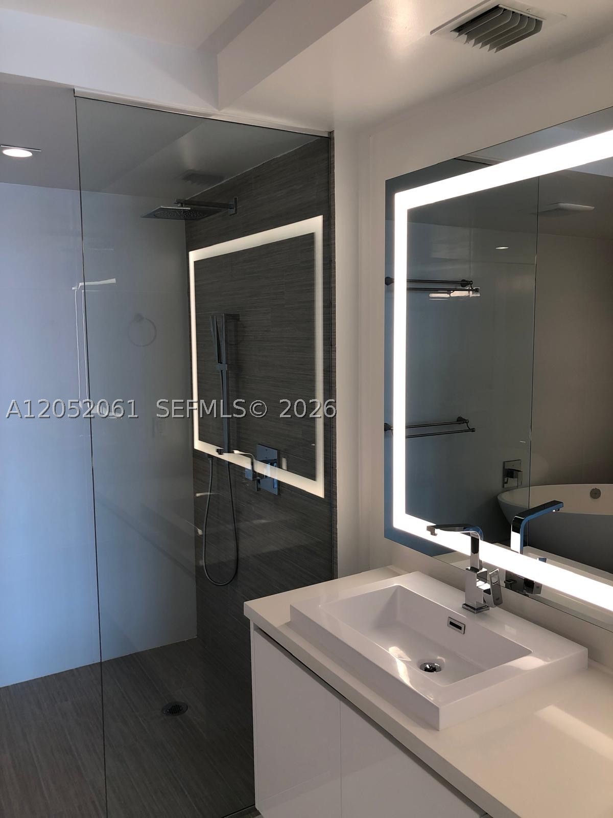 PARQUE TOWERS CONDO - Residential