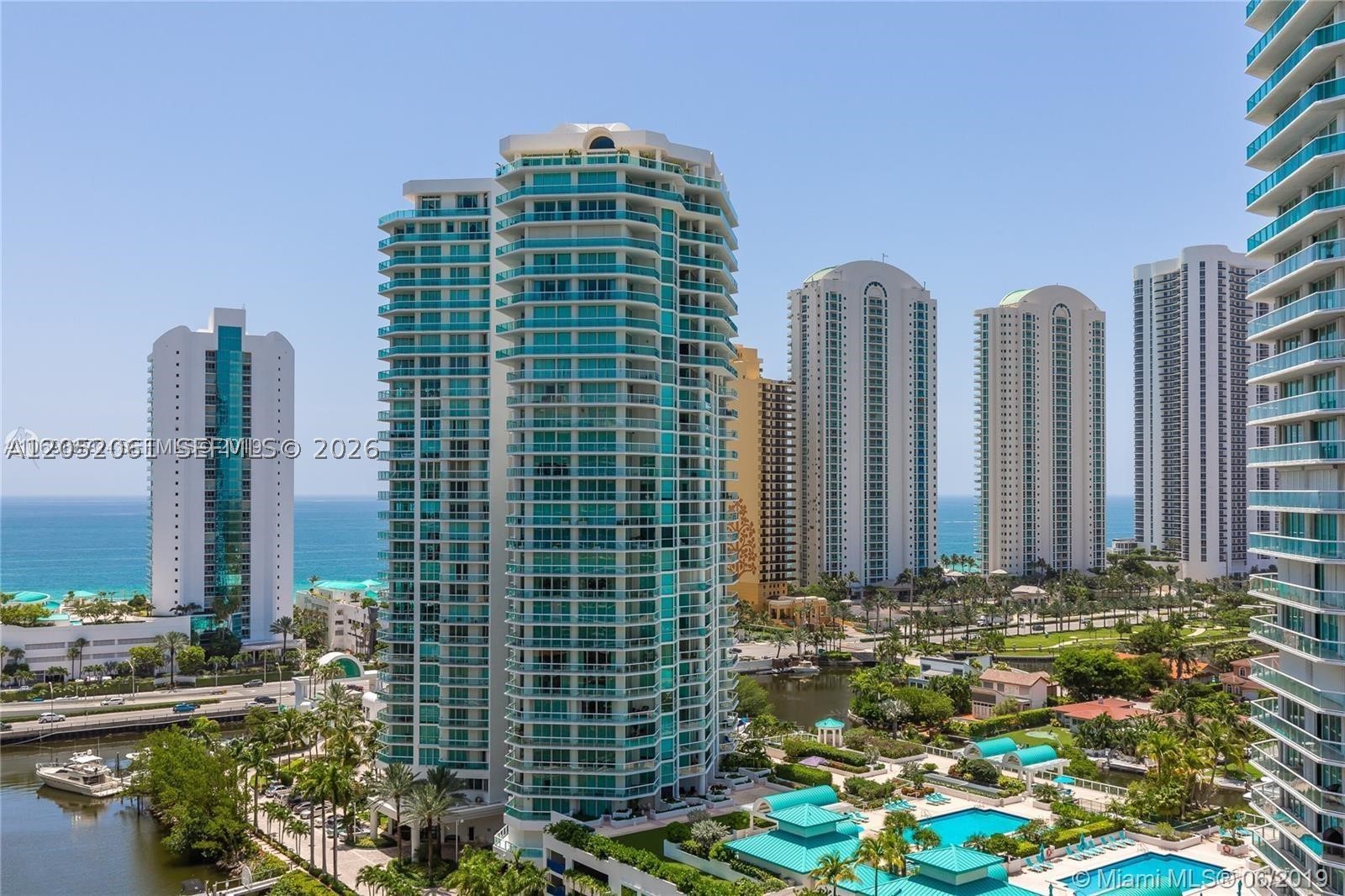 PARQUE TOWERS CONDO - Residential