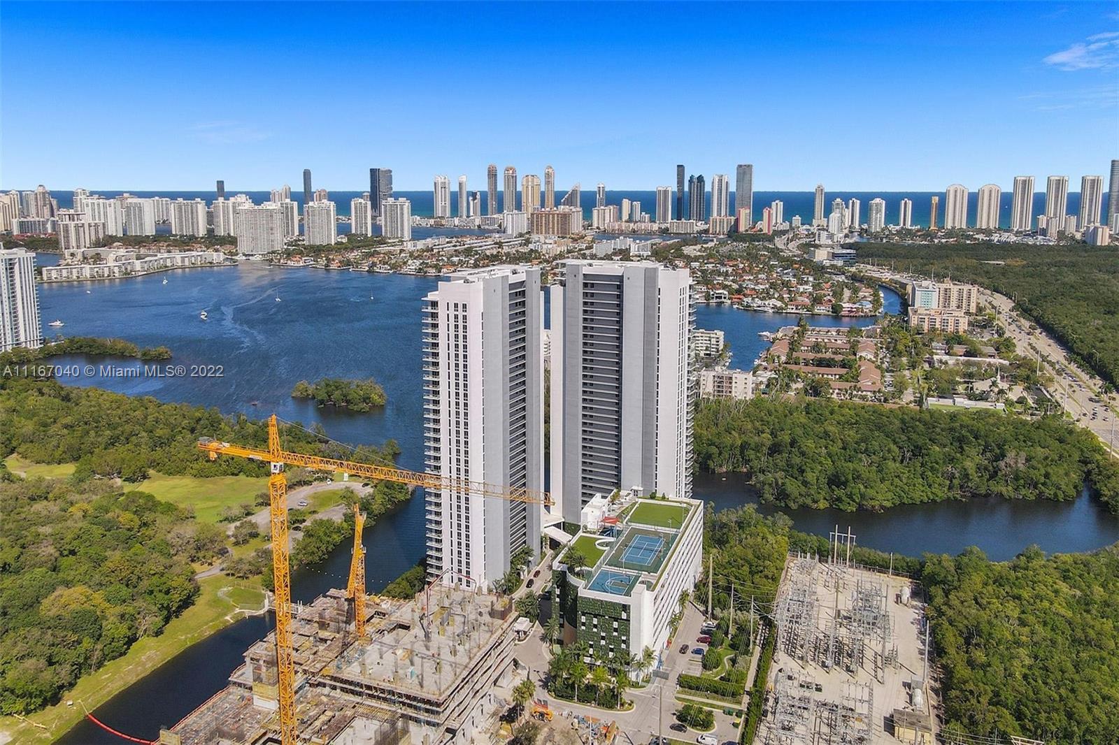 THE HARBOUR NORTH CONDO - Residential