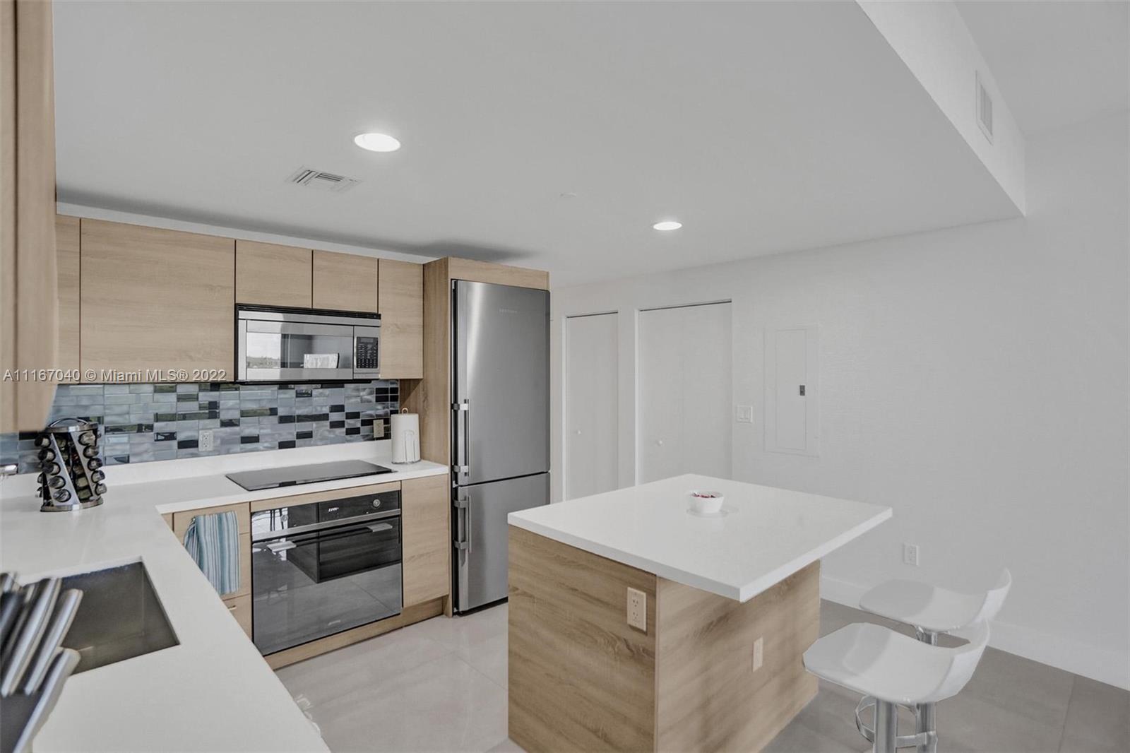 THE HARBOUR NORTH CONDO - Residential