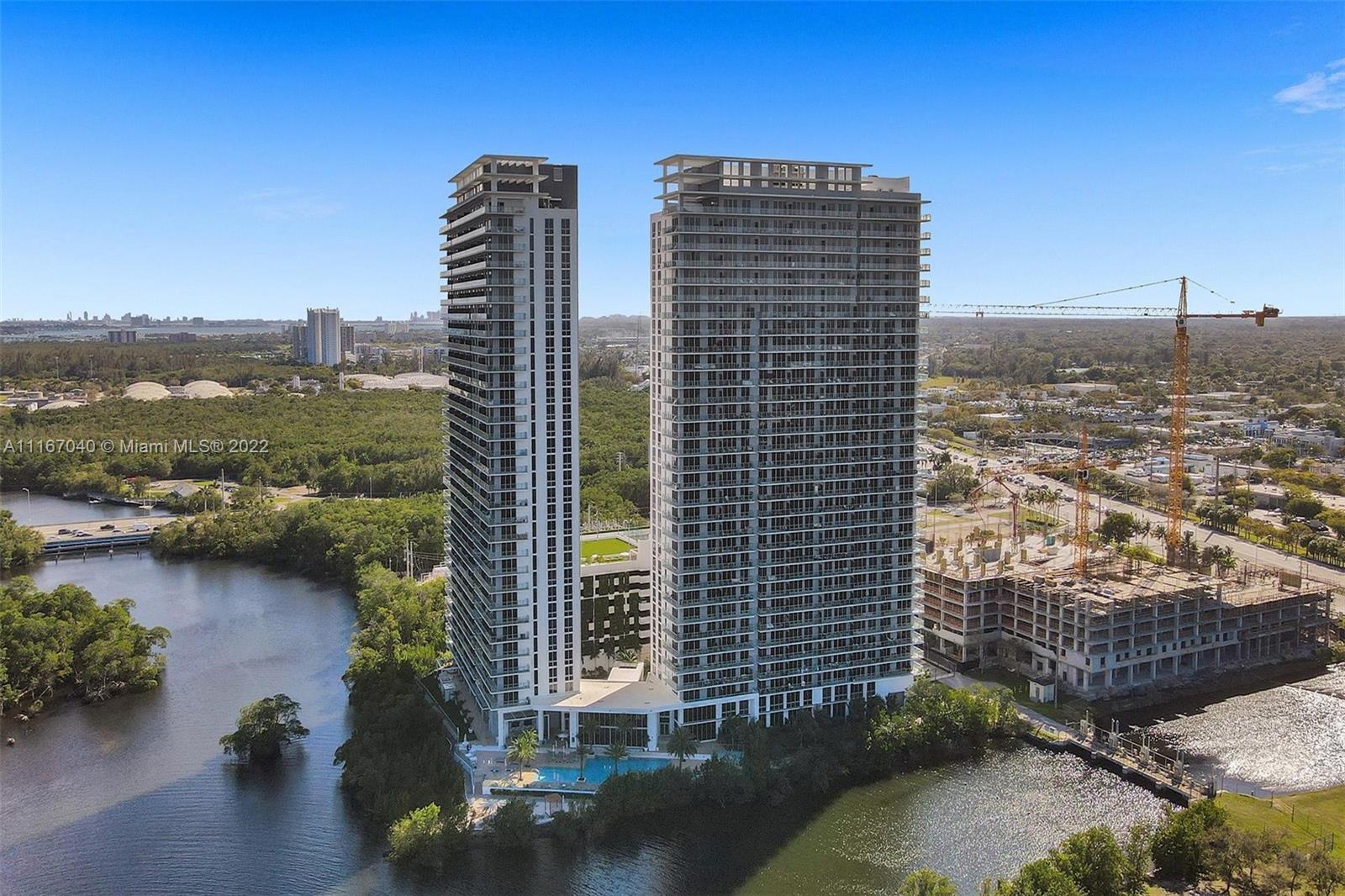 THE HARBOUR NORTH CONDO - Residential