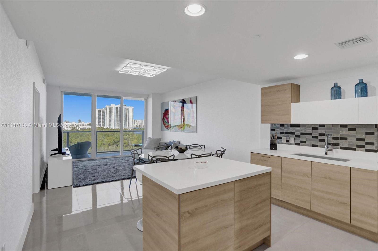 THE HARBOUR NORTH CONDO - Residential