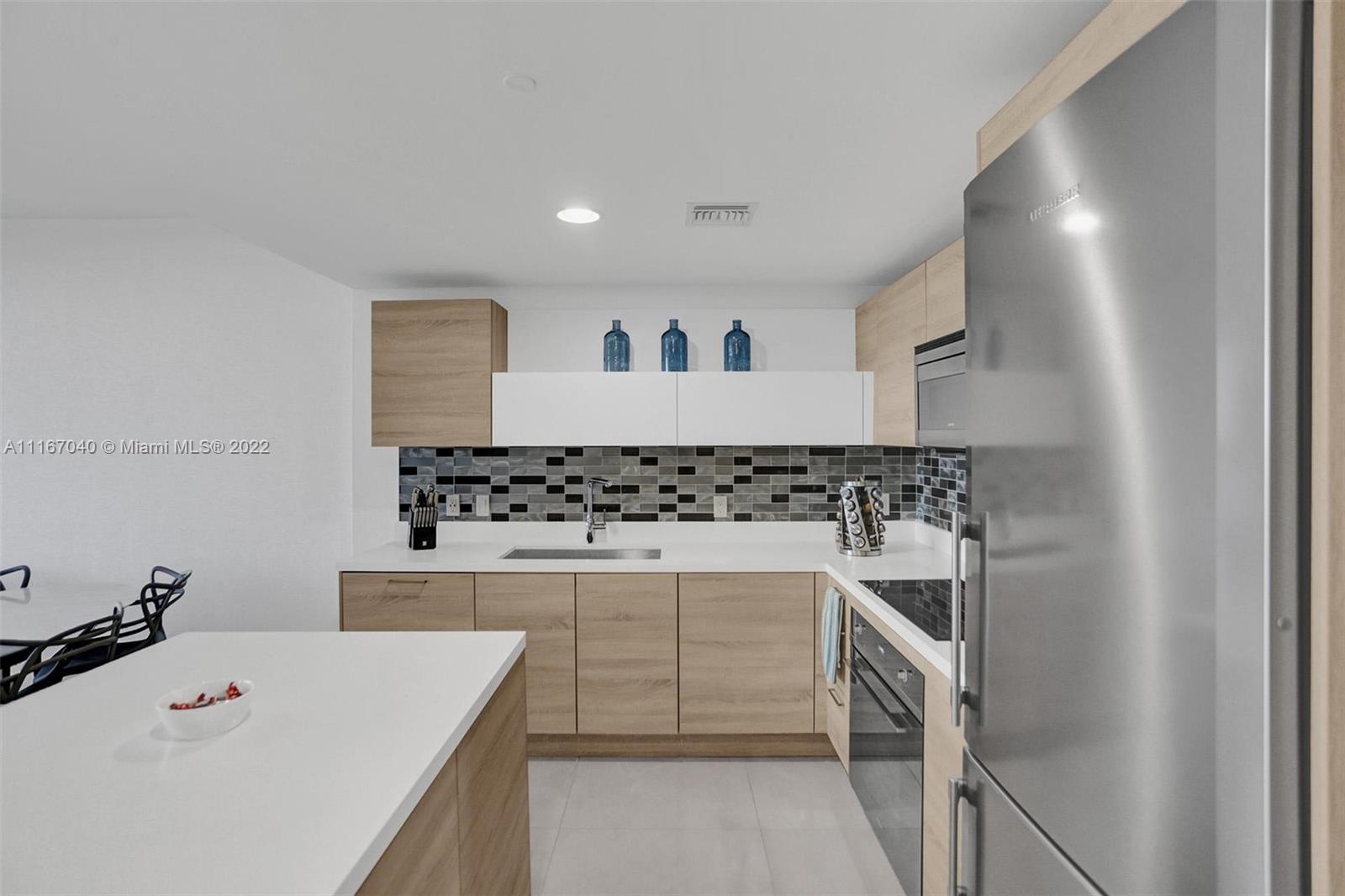 THE HARBOUR NORTH CONDO - Residential