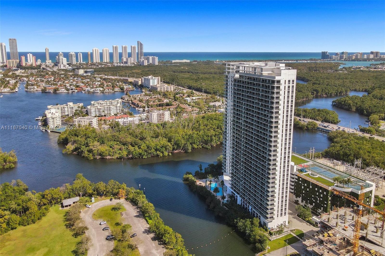 THE HARBOUR NORTH CONDO - Residential