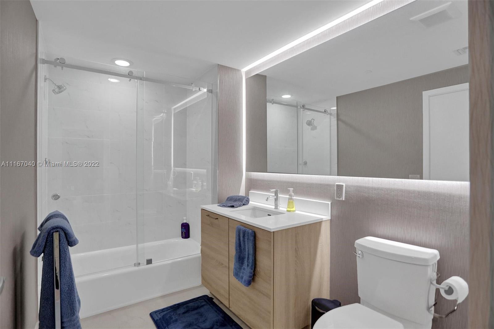THE HARBOUR NORTH CONDO - Residential