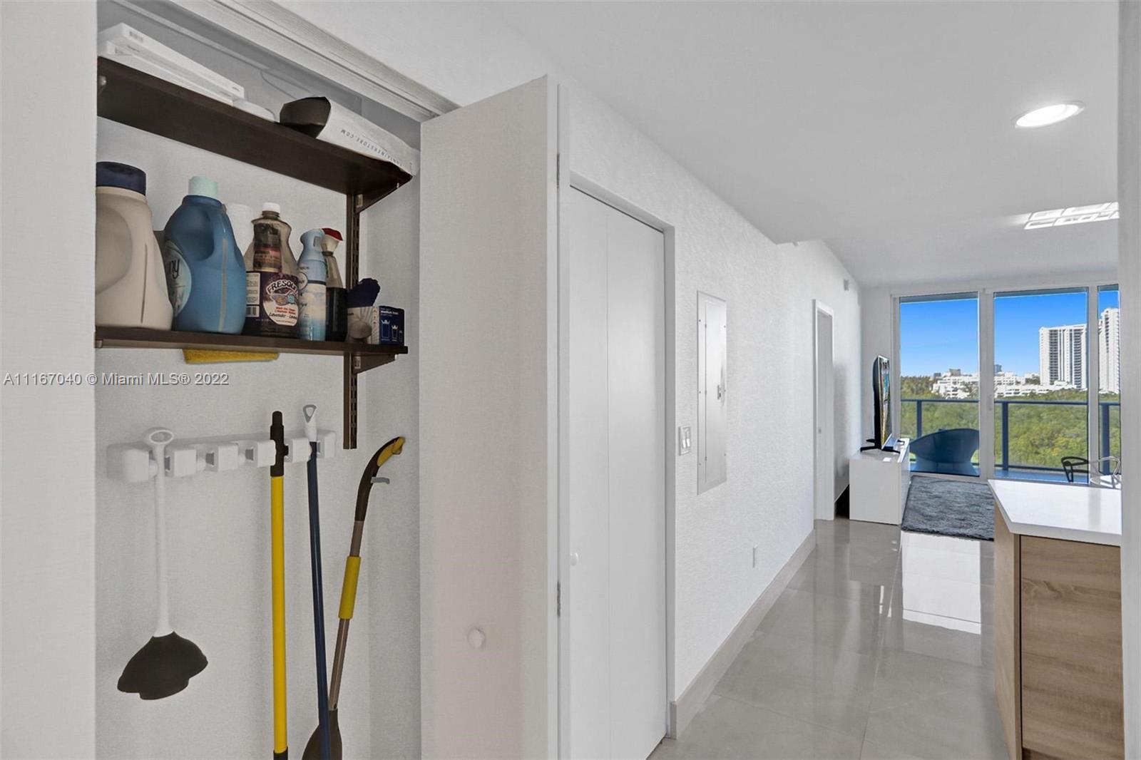 THE HARBOUR NORTH CONDO - Residential