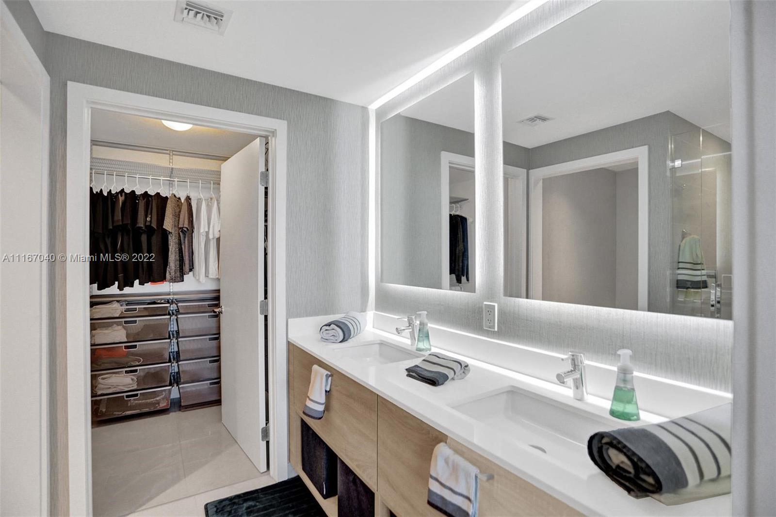 THE HARBOUR NORTH CONDO - Residential