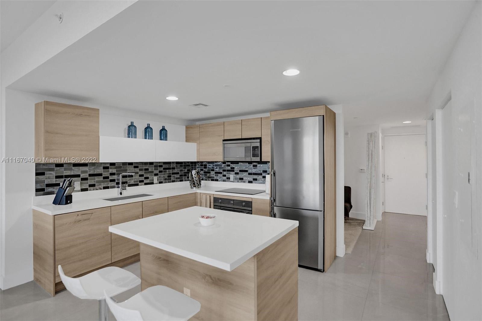 THE HARBOUR NORTH CONDO - Residential