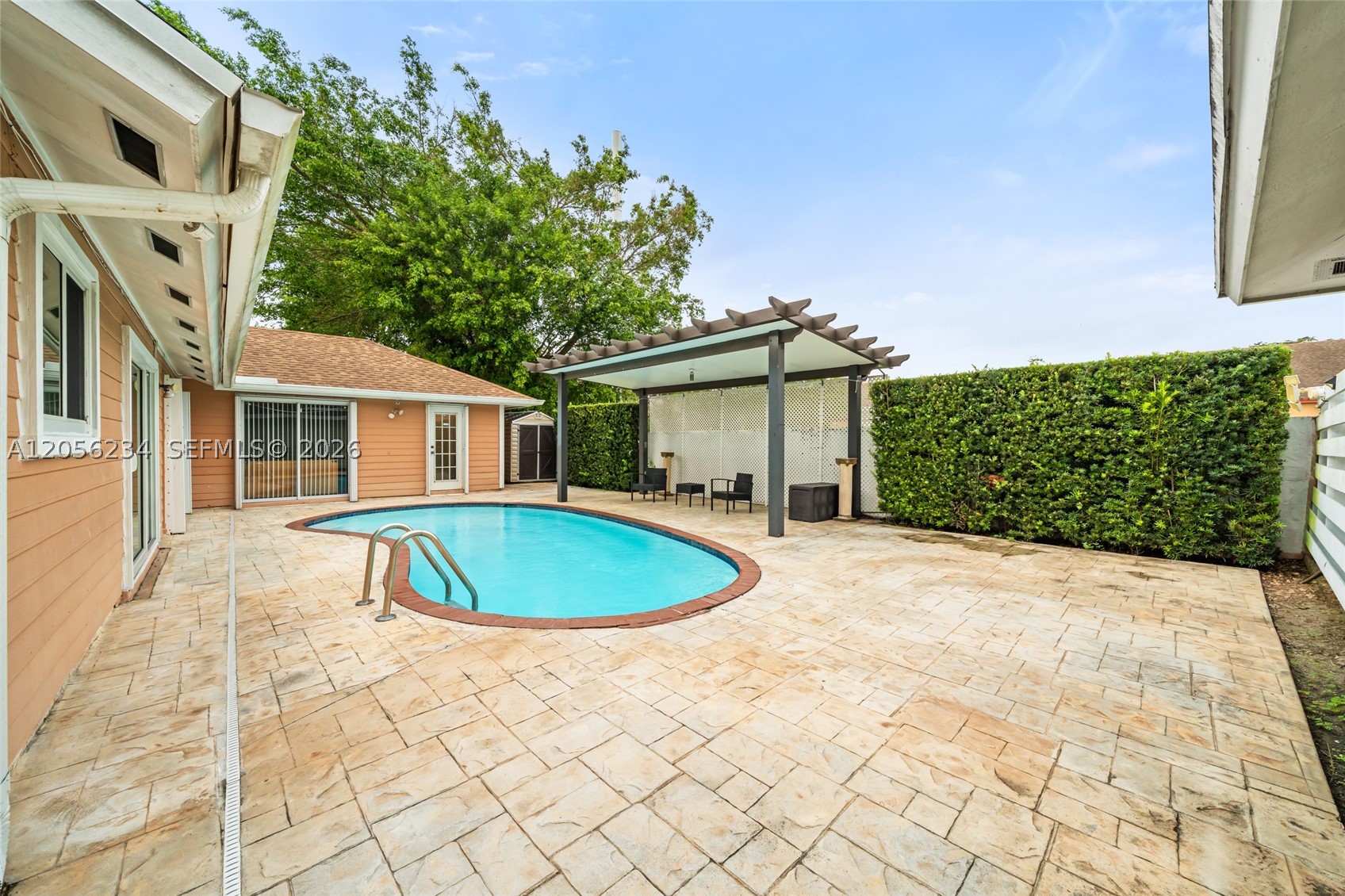 ROYAL GLEN - Residential