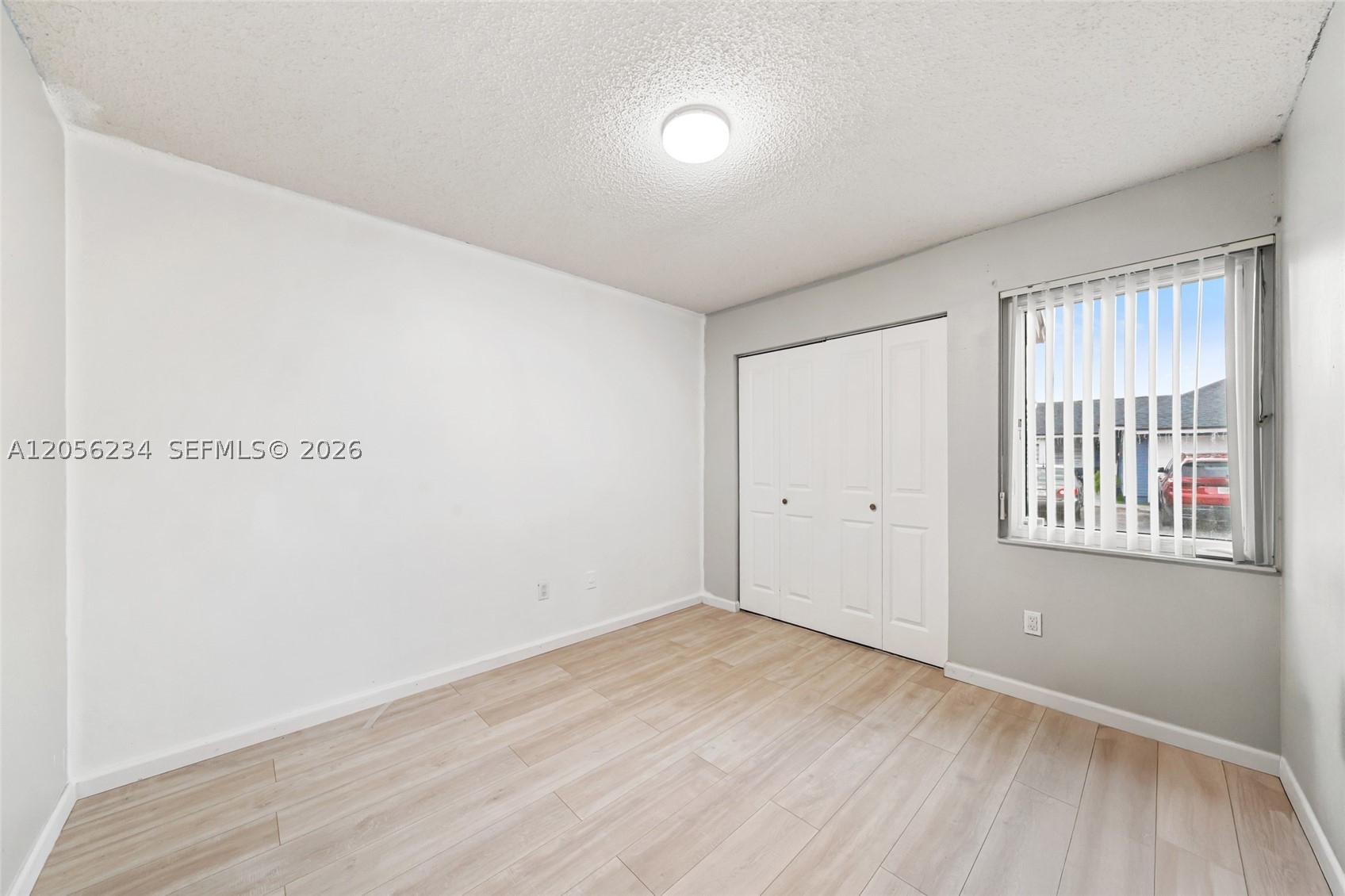 ROYAL GLEN - Residential