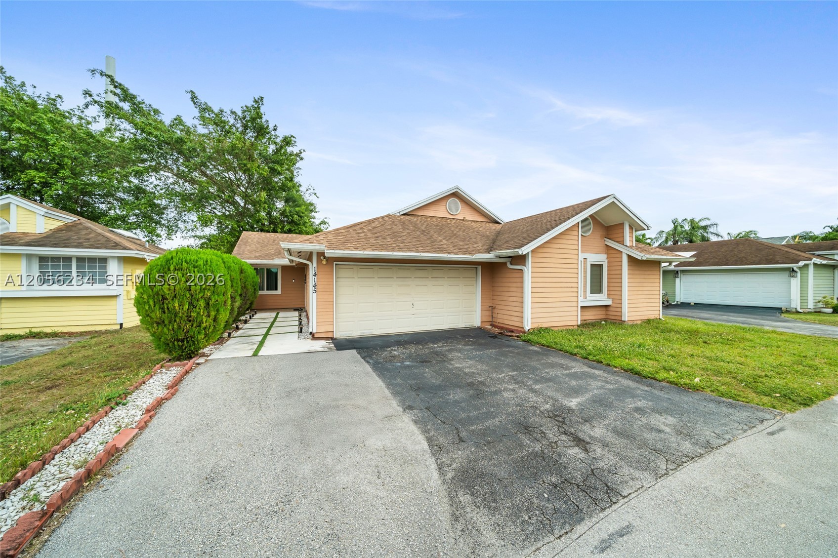 ROYAL GLEN - Residential