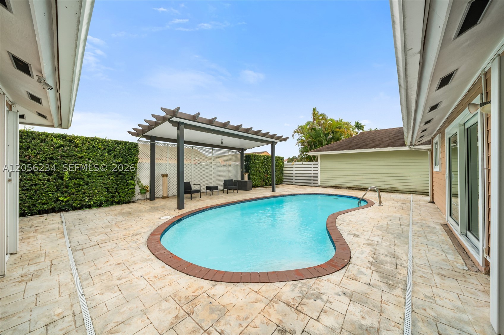 ROYAL GLEN - Residential