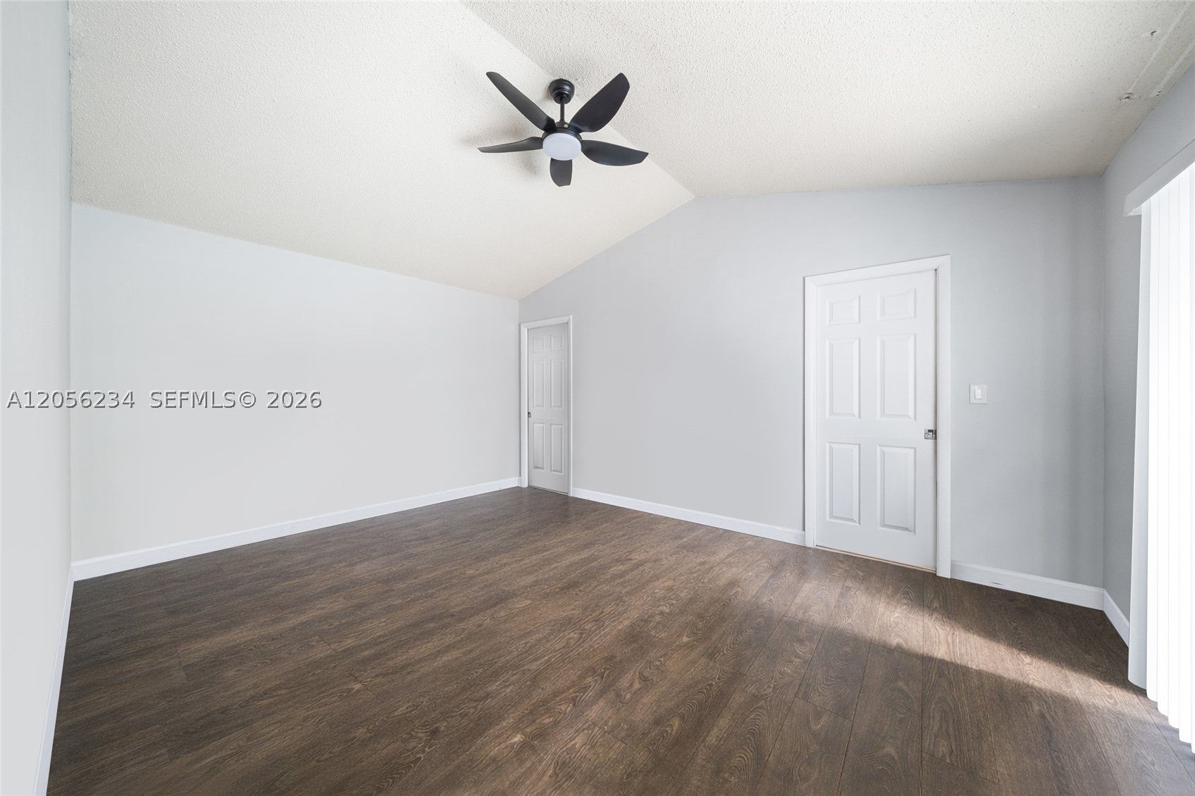 ROYAL GLEN - Residential