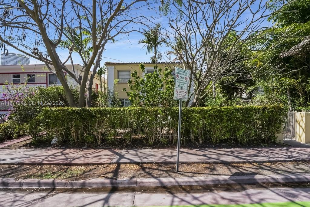 FLAMINGO WAVE CONDO - Residential