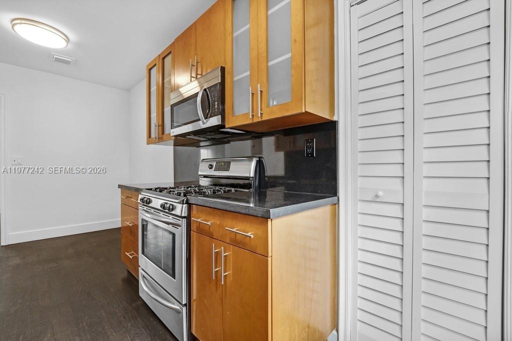 FLAMINGO WAVE CONDO - Residential