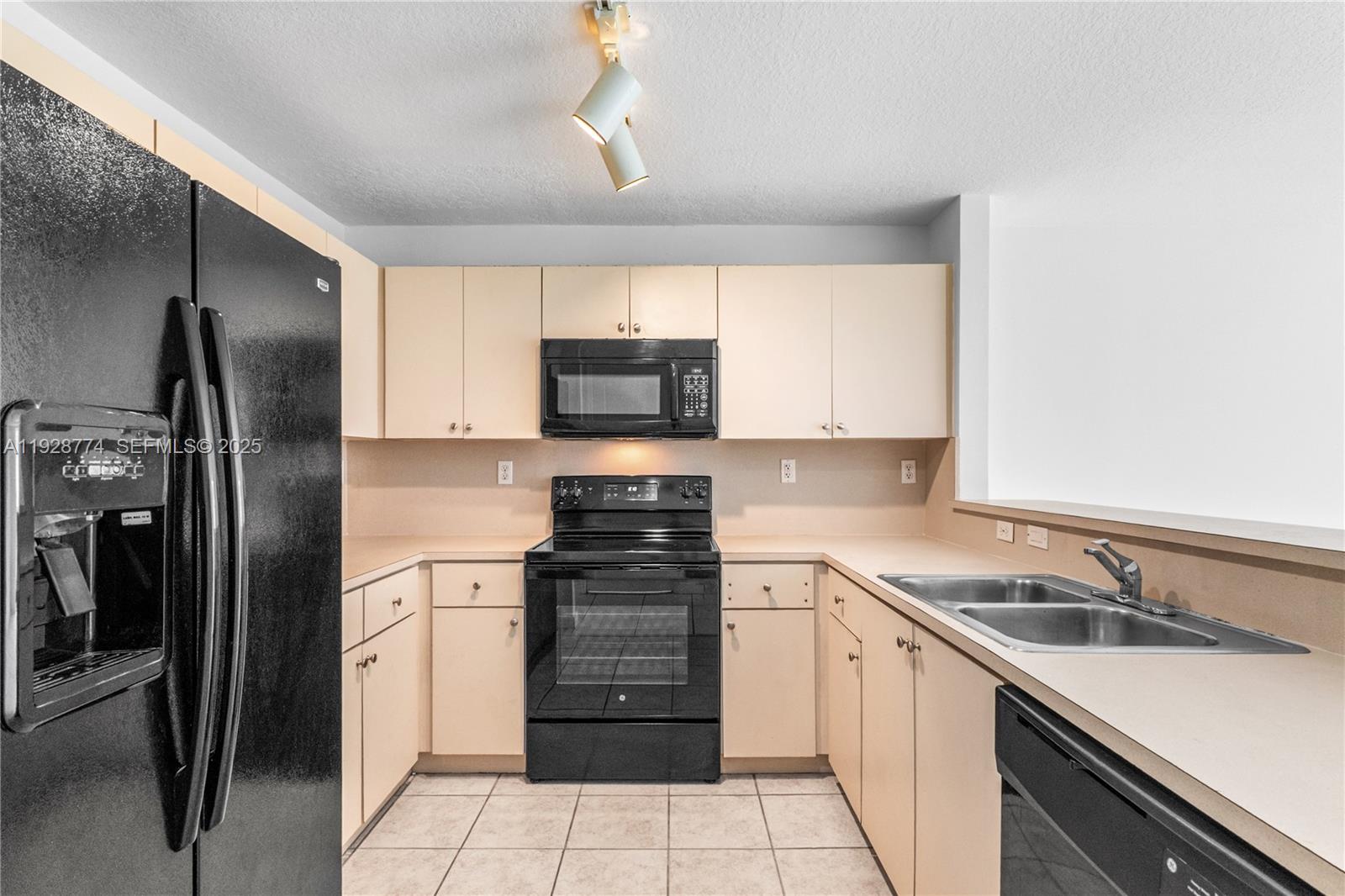 MELROSE POINT CONDO - Residential