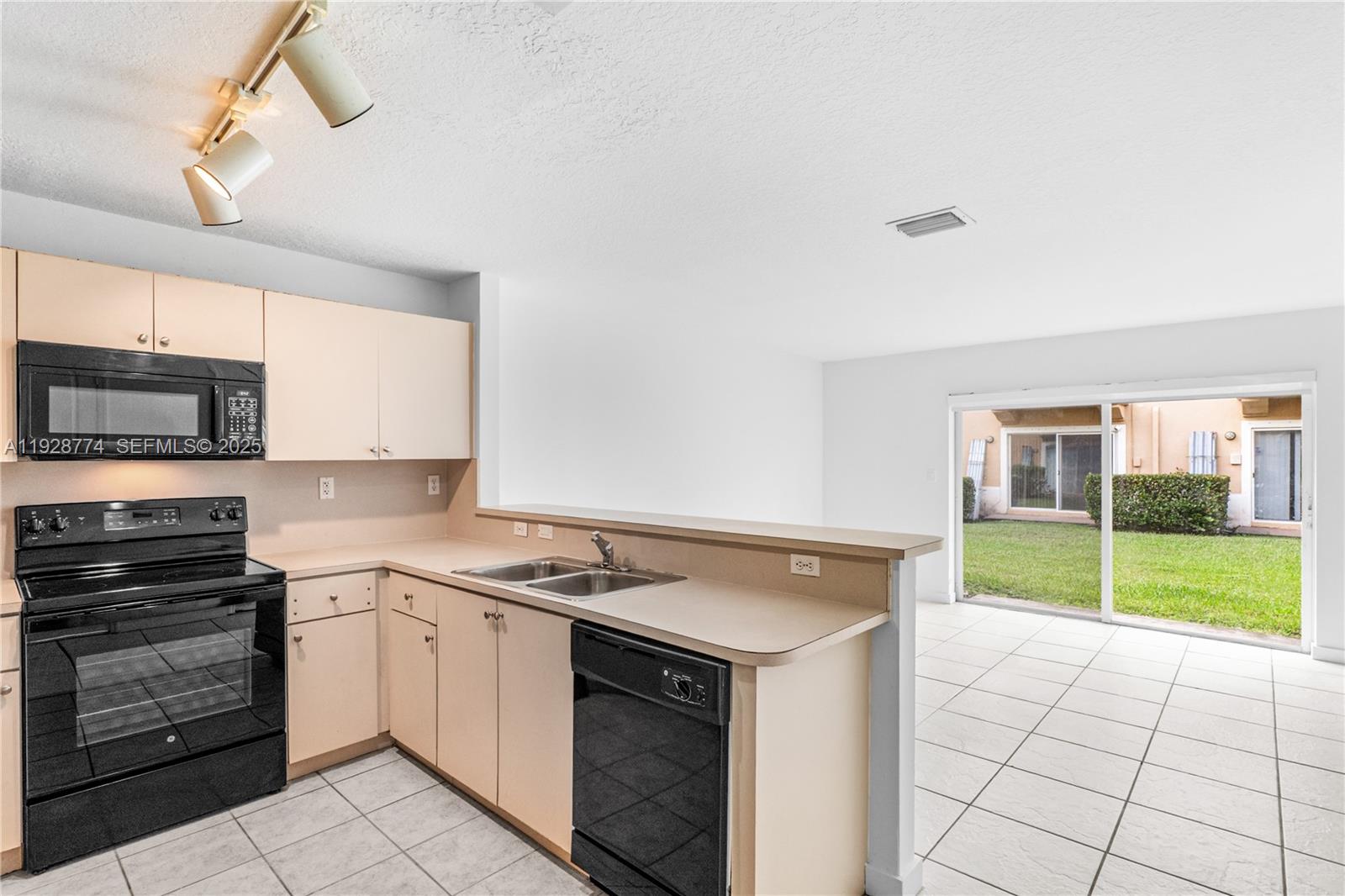 MELROSE POINT CONDO - Residential