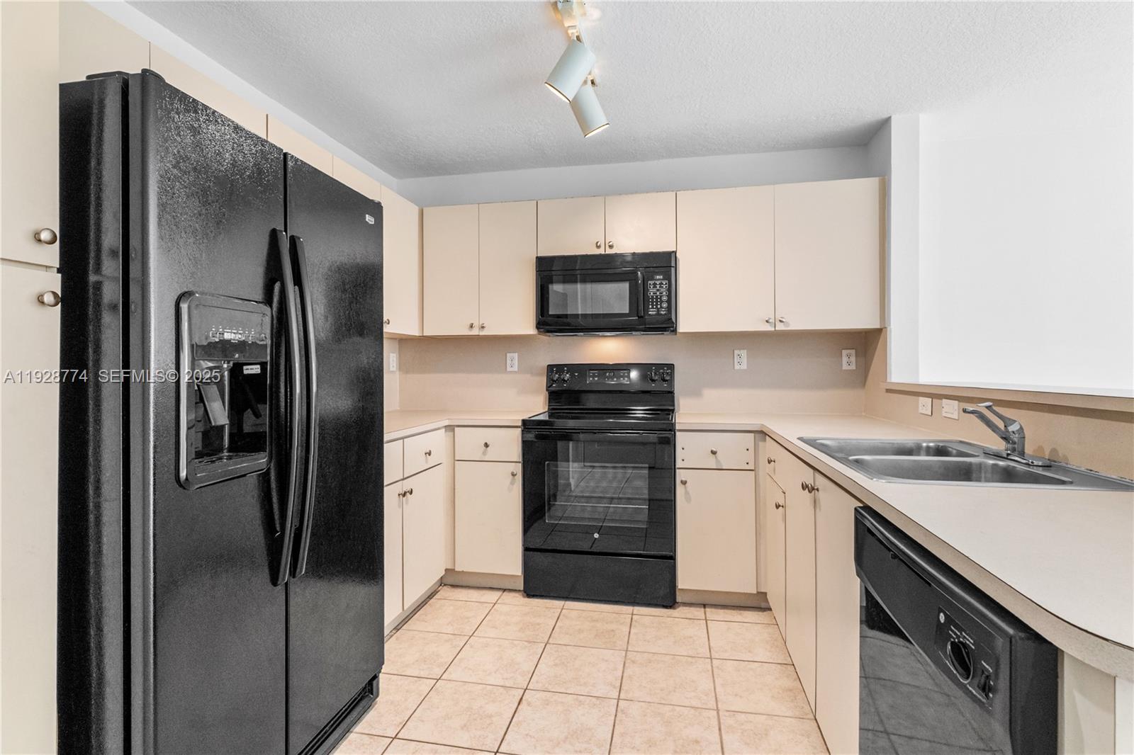 MELROSE POINT CONDO - Residential