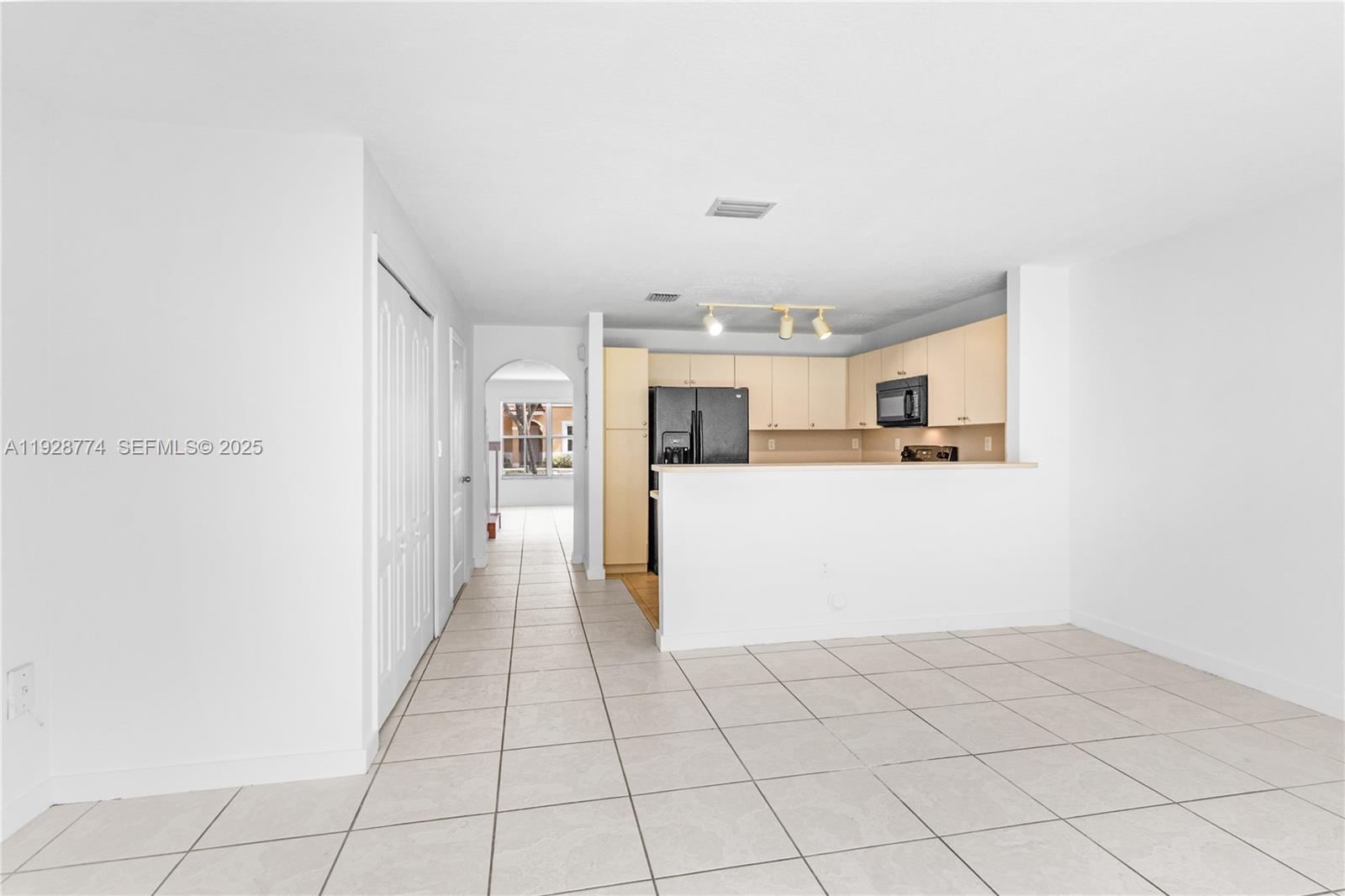 MELROSE POINT CONDO - Residential