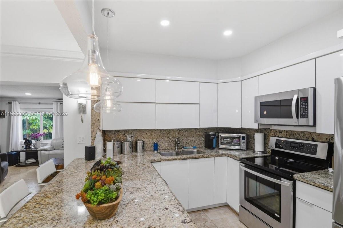 RIVIERA ESTATES 2ND ADDN - Residential