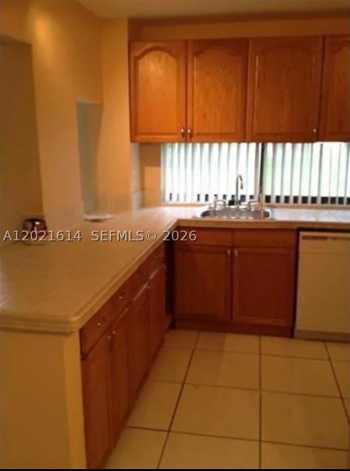 PLAZA OF AMERICAS CONDO - Residential Lease