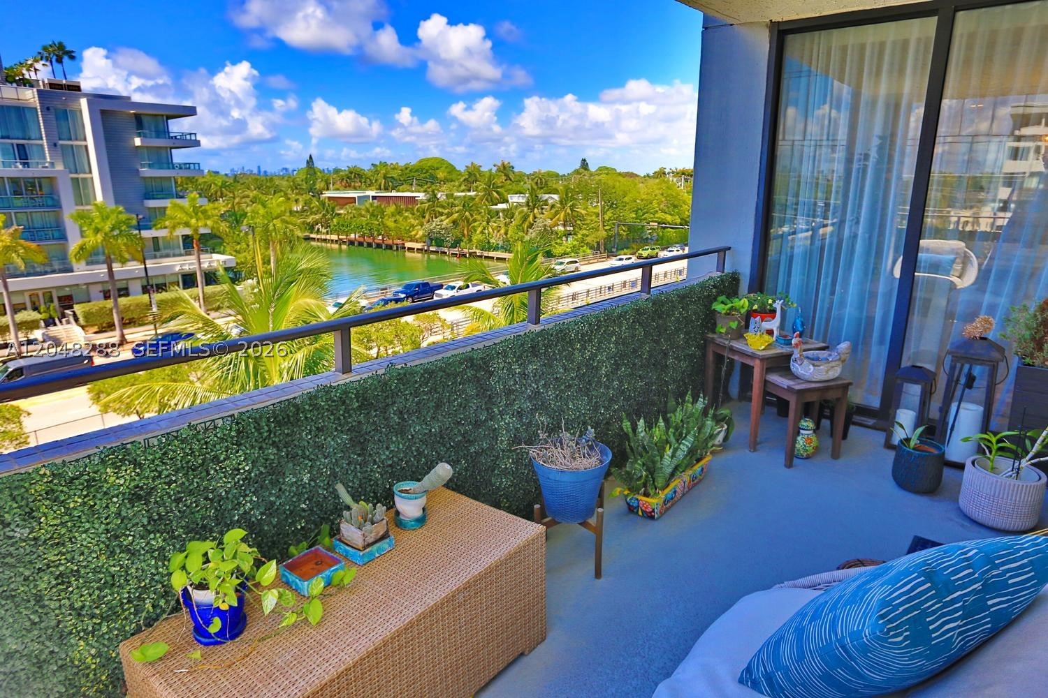 ISLAND MANOR CONDO - SOUT - Residential